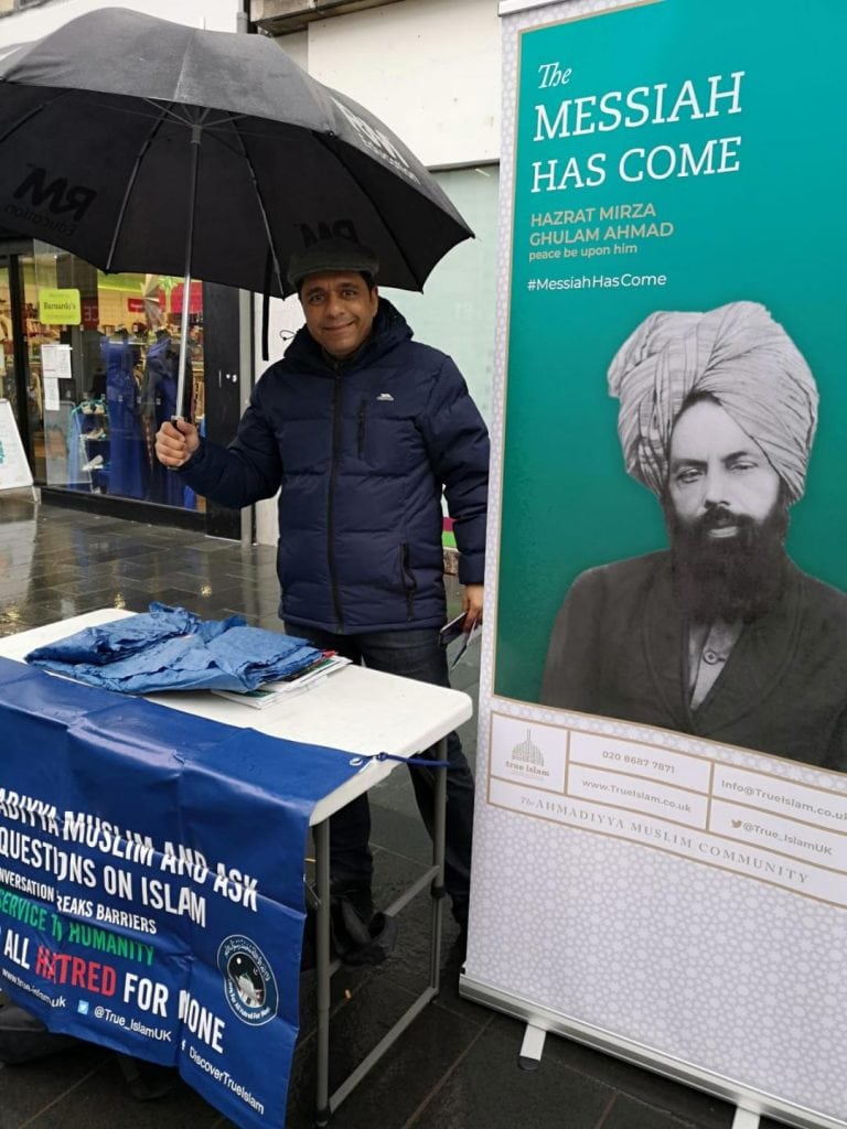 Majlis- Leicester held a Tabligh stall on 25-12-2018